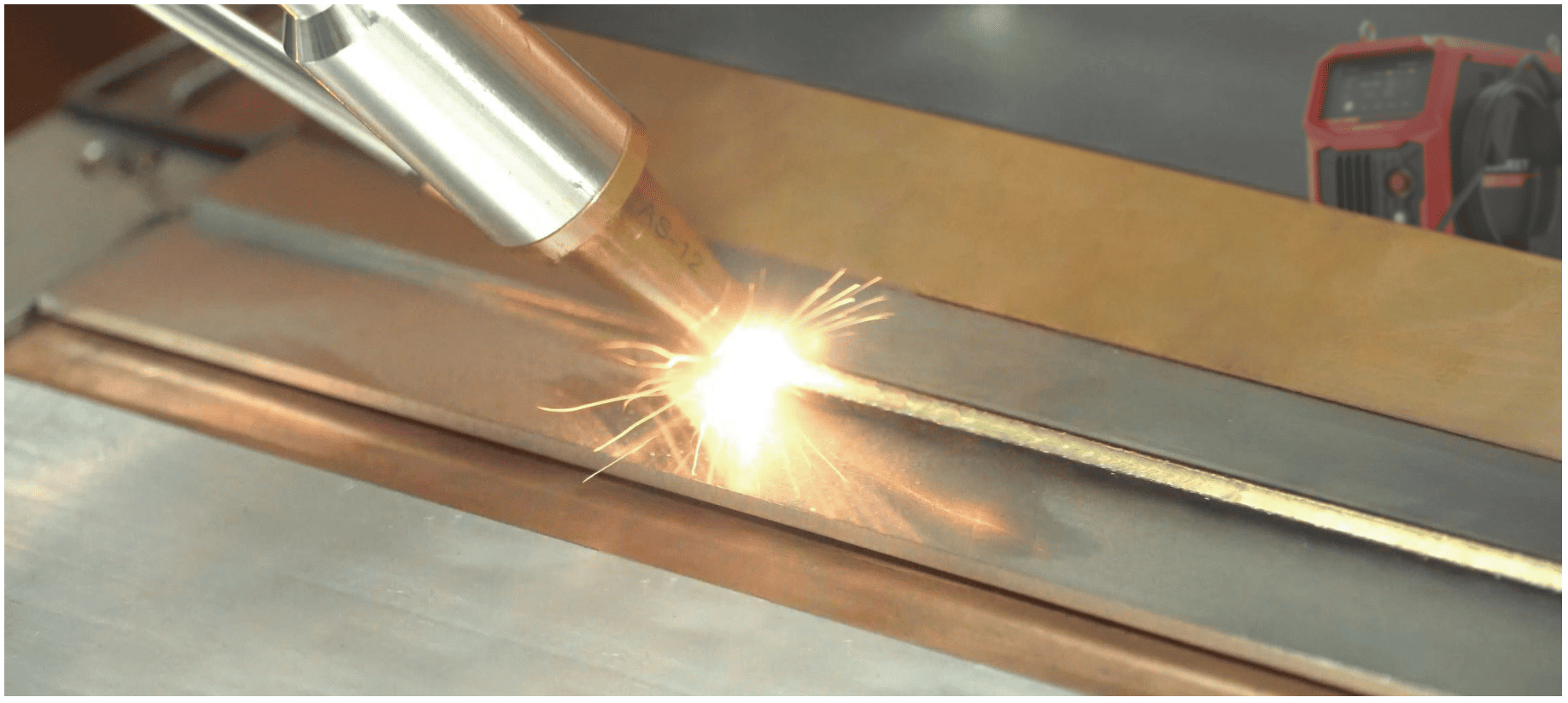 LUX Series Air-Cooled Handheld Fiber Laser Welding Machine (1200W/800W)